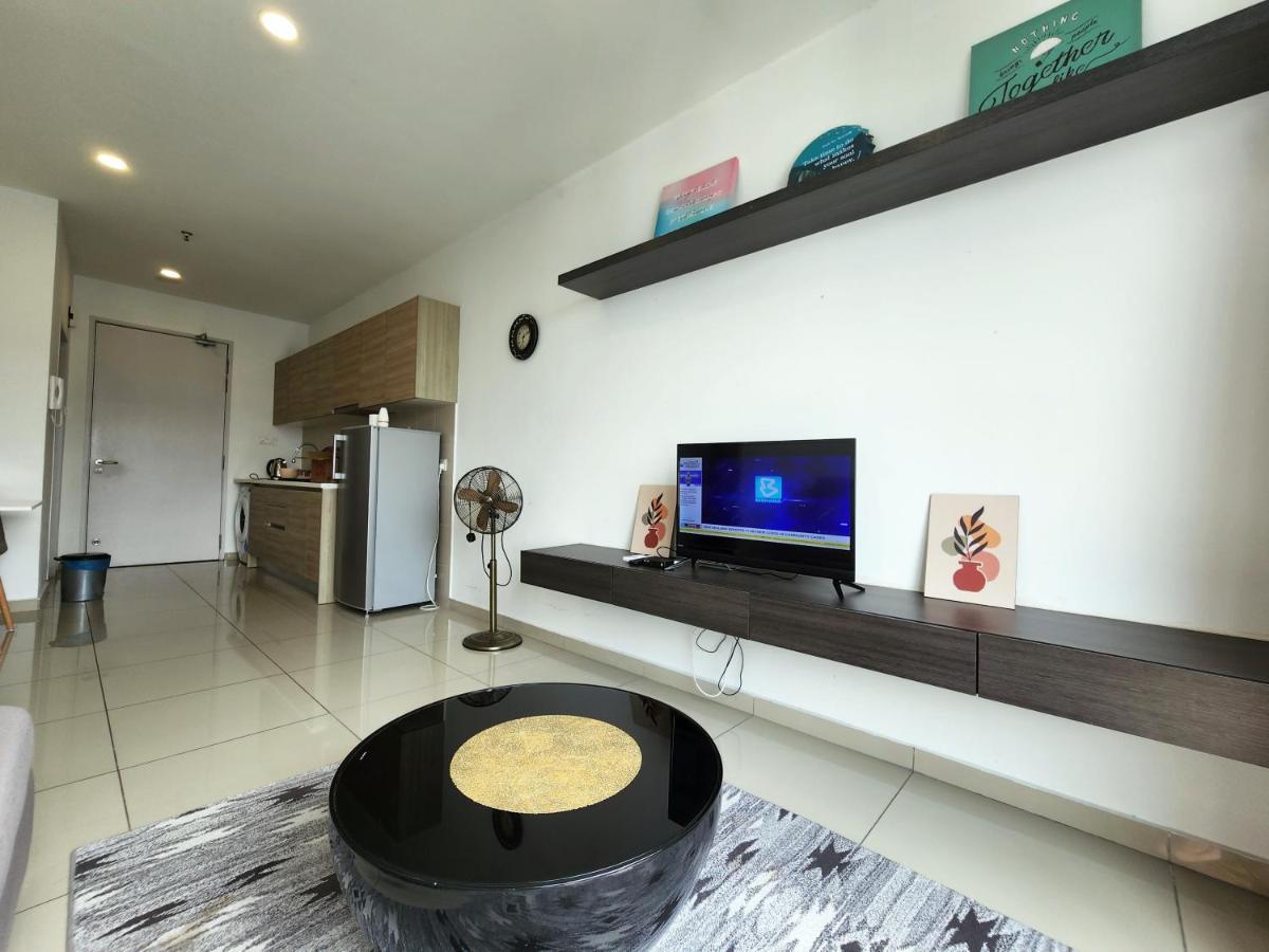 Lavender Suite # Shah Alam I-City Block B Homestay # 2R1B #Free Wifi & Parking Exterior foto
